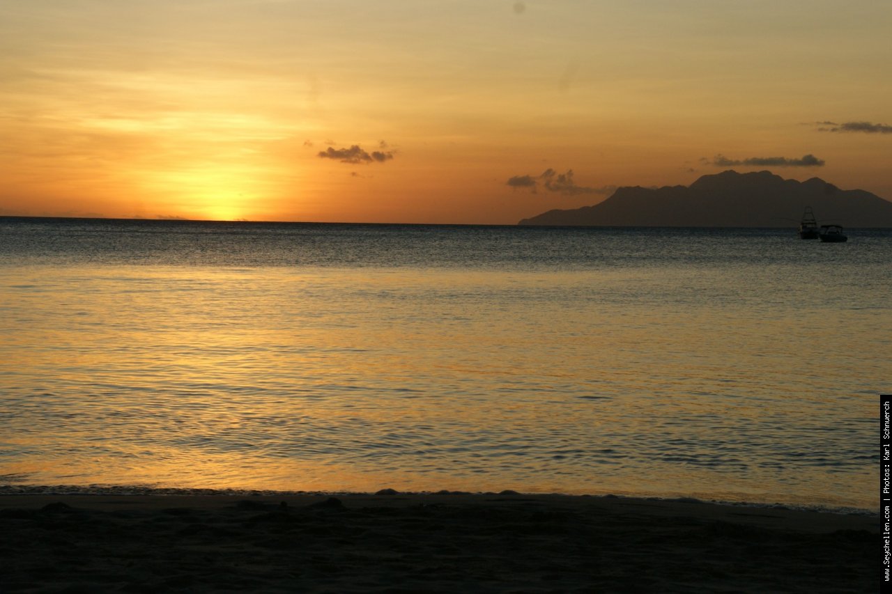 Sonnenuntergang bei der Baobab Pizzeria Restaurant, Seychellen Sonnenuntergang bei der Baobab Pizzeria Restaurant, Seychellen